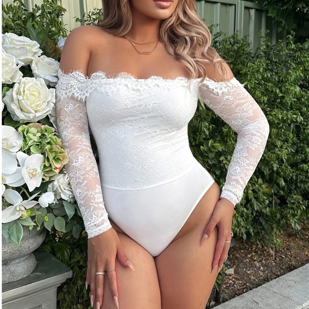 Luxe Floral Lace Off Shoulder Fitted Bodysuit